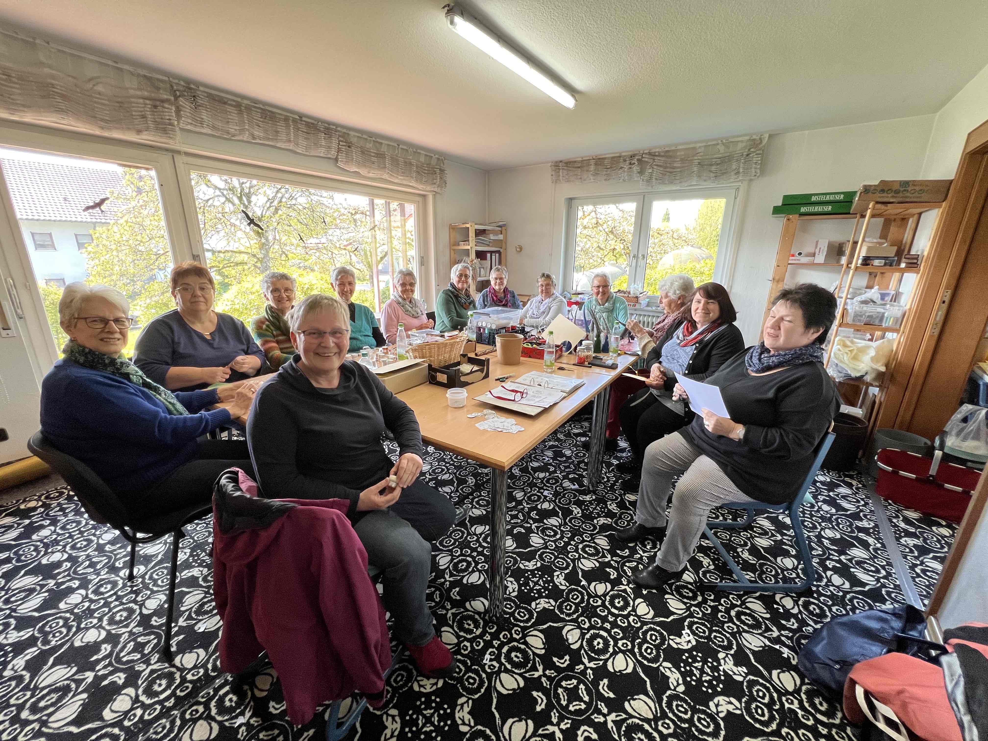 Frauen unseres Kreativtreffs